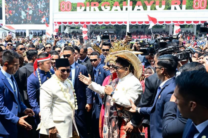Presiden Prabowo dan para menteri menikmati lagu Tabola Bale di acara HUT RI ke-80