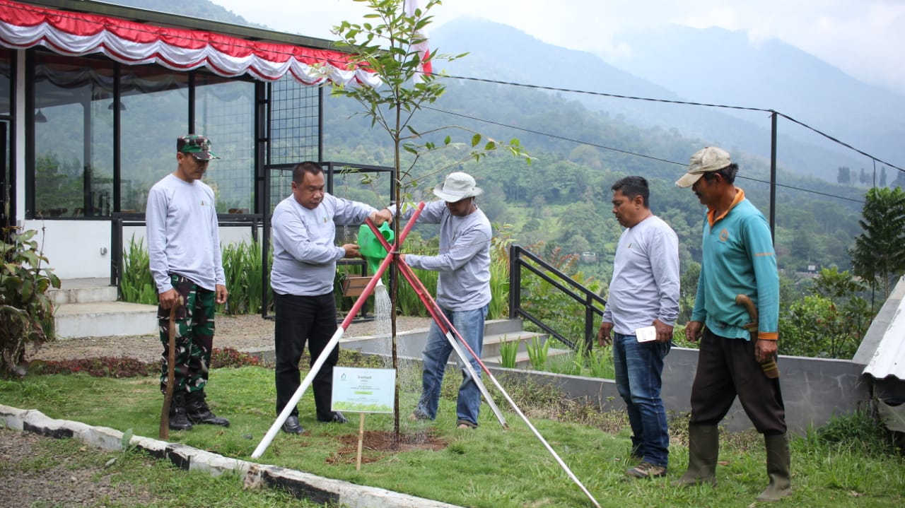 PT Banyu Agung Perkasa (BAP) pemilik wisata edukasi lingkungan di Puncak Ajip, Desa Tugu Selatan, Kecamatan Cisarua, Kabupaten Bogor, fokus menjaga hulu DAS Ciliwung dengan menanam pohon.