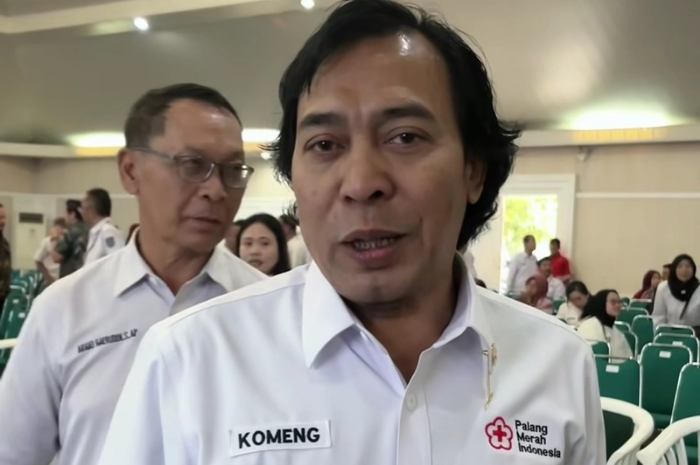 Komeng memberikan komentar seusai dilantik sebagai Dewan Pembina PMI Kabupaten Bogor.