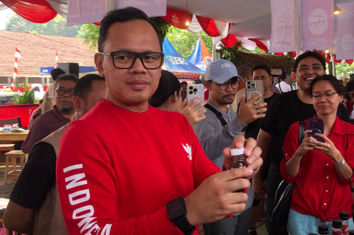 Wakil Menteri Dalam Negeri (Wamendagri) Bima Arya Sugiarto saat berkunjung ke Festival Kopi Legendaris di Kota Bogor.