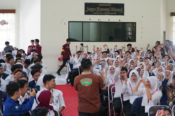 Ratusan Maba Fakultas Peternakan IPB University saat mengikuti Meet Cowboy 61.