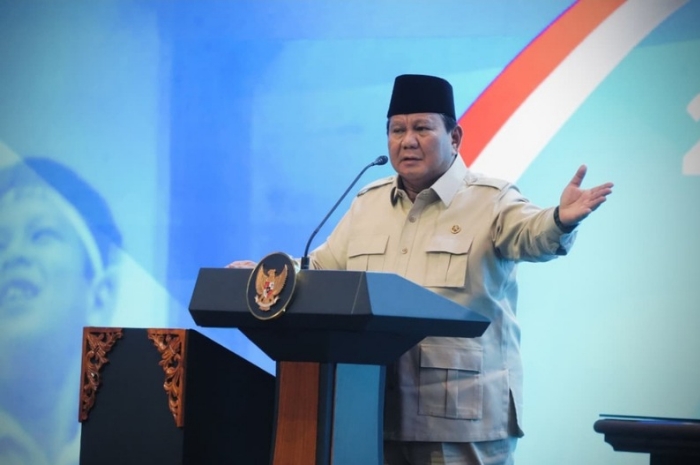 Prabowo Subianto menyampaikan pesan kepada siswa, guru dan Kepala Sekolah Rakyat.