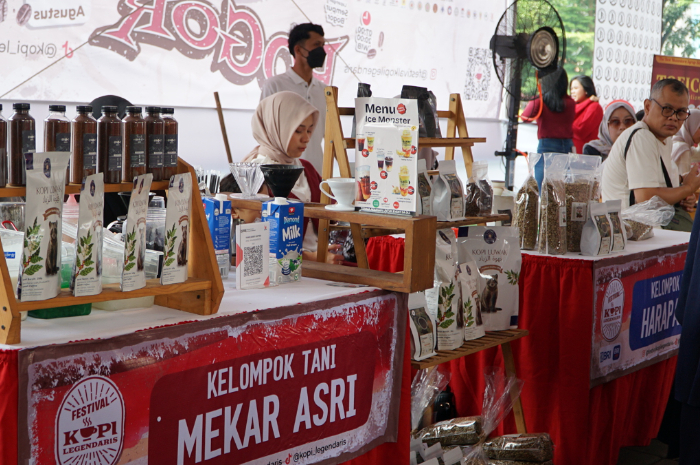 Suasana kemeriahan Festival Kopi Legendaris di Lapangan Sempur Kota Bogor.