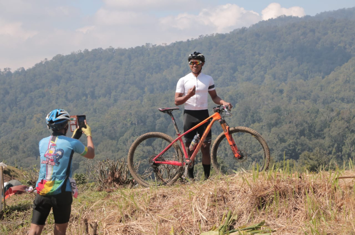 Peserta Road Bike di Desa Wisata Malasari, Kecamatan Nanggung, Kabupaten Bogor.