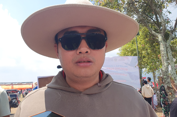 Ketua DPRD Kabupaten Bogor Sastra Winara saat dimintai keterangan dalam acara Tour de Malasari, Nanggung, Kabupaten Bogor.