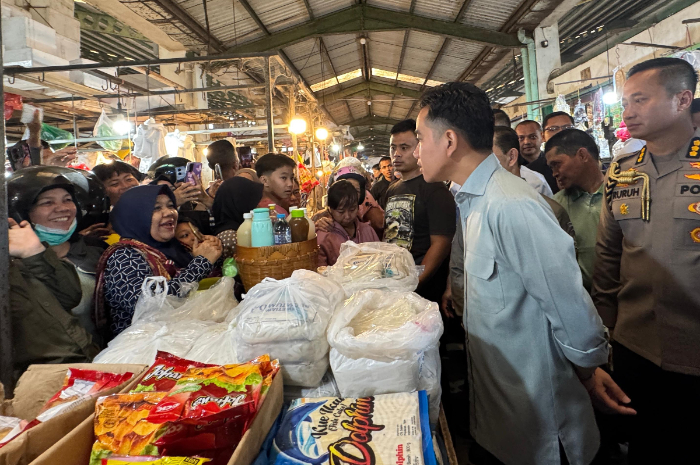 Wapres Gibran Rakabuming Raka di Pasar Flamboyan, Pontianak