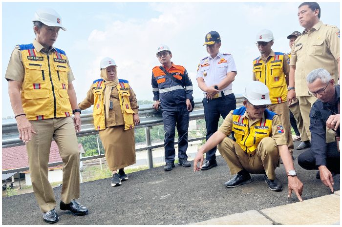 Wali Kota Bogor Dedie Rachim, saat meninjau akses jalur motor di Jalan Saleh Danasasmita Batutulis.