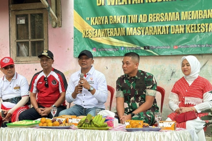 Wakil Wali Kota Bogor Jenal Mutaqin bersama Dandim 0606/Kota Bogor Kolonel Inf Dwi Agung Prihanto saat meresmikan pemugaran sumber mata air di Bogor timur.