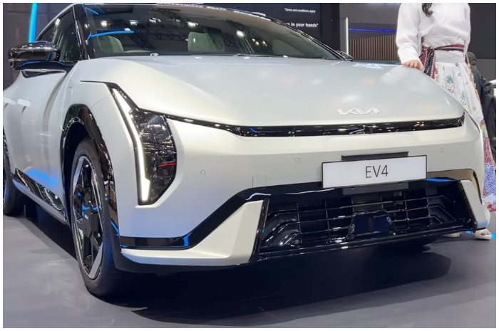 Tampilan mobil listrik Kia EV4