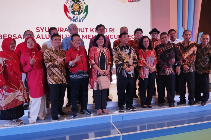 Alumni Universitas Sumatera Utara (USU) Jabodetabek Peduli (AUJP) dan komunitas Sepeda USU merayakan HUT Kemerdekaan ke-80 RI.