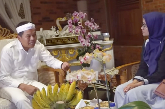 Dedi Mulyadi saat bertemu dengan Sari