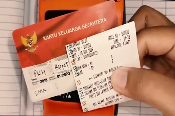 Ilustrasi pencairan bansos PKH BPNT dengan KKS.