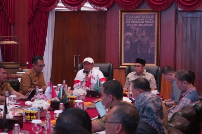 Bupati Bogor Rudy Susmanto menggelar rapat pemanfaatan Gedung Vivo Mall di Pendopo Bupati.
