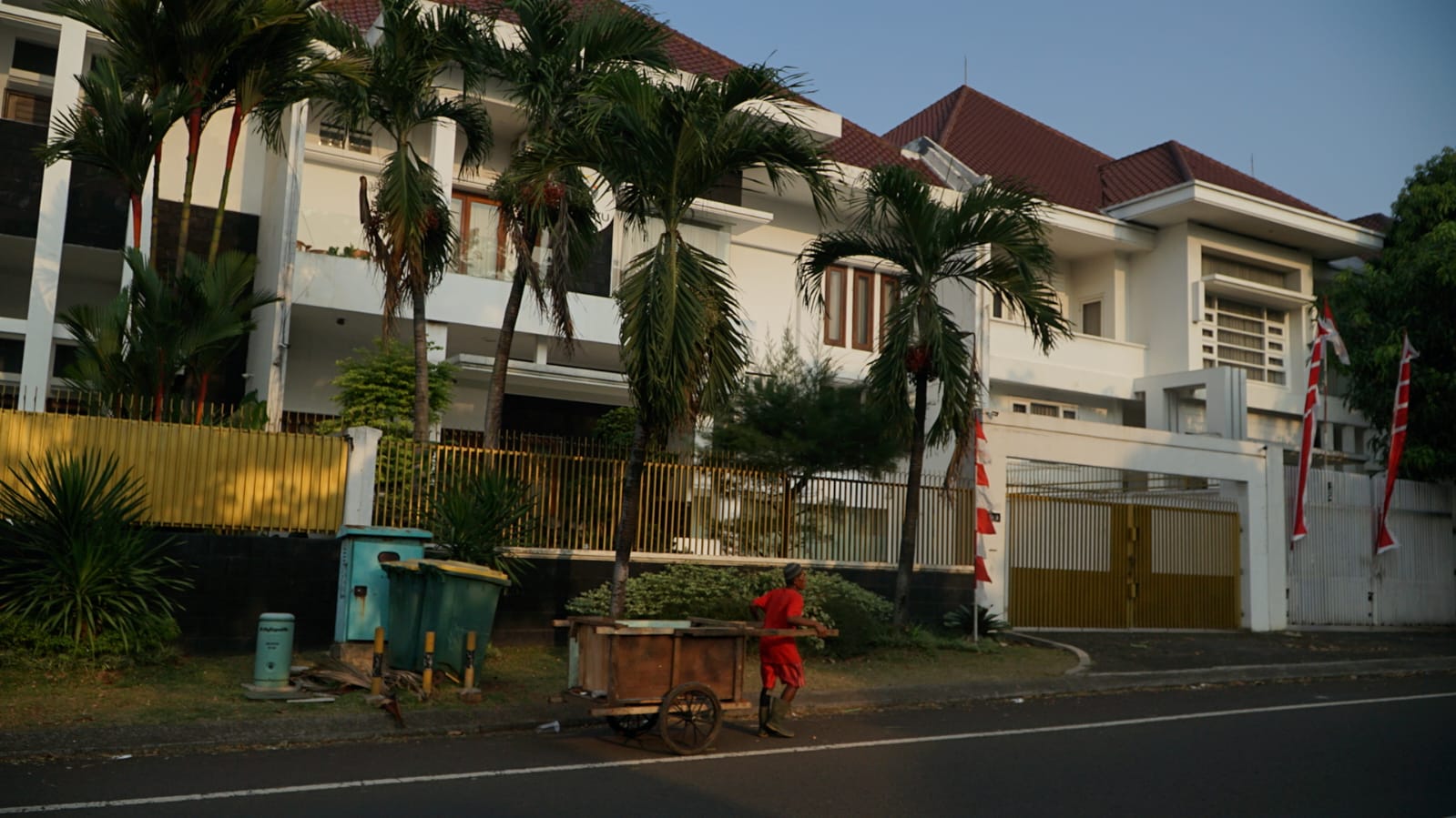 Kondisi Rumah milik Dwi Hartono (40) di Jalan Raya Kota Wisata, Komplek Perumahan Kota Wisata, Kabupaten Bogor, terlihat kosong dari hasil pantauan wartawan Radar Bogor, Selasa 26 Agustus 2025.