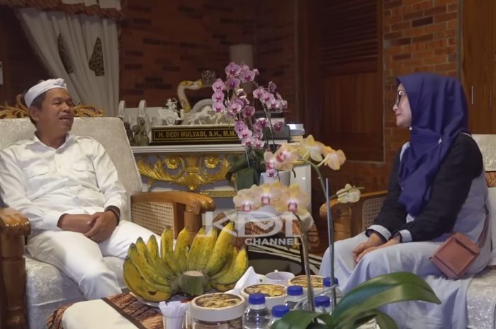 Gubernur Jawa Barat Dedi Mulyadi saat bertemu Sari, seorang ibu yang memiliki tagihan rumah sakit sebesar Rp184 juta.&nbsp;
