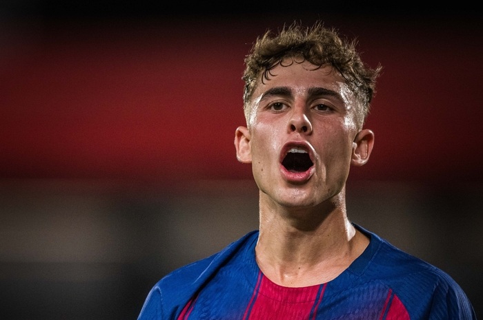 Fermin Lopez berselebrasi pasca golnya ke gawang Como di Joan Gamper Trophy.