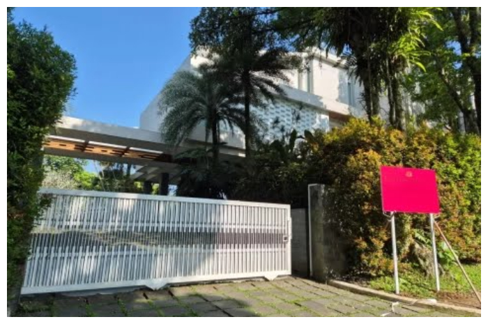 Kejagung menyita rumah megah milik Riza Chalid di kawasan elite Rancamaya Golf Estate, Kecamatan Bogor Selatan, Kota Bogor.