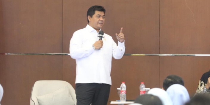 Wakil Menteri Sekretaris Negara sekaligus Ketua IKA UNJ, Juri Ardiantoro, raih anugerah tanda kehormatan Presiden Prabowo Subianti