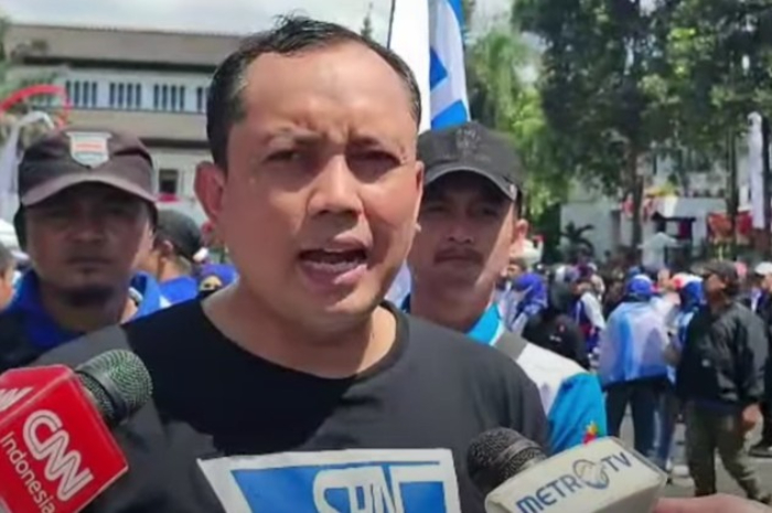 Ketua SPN Jawa Barat, Dadan Sudiana meminta Gubernur Jawa Barat Dedi Mulyadi perhatikan nasib buruh.