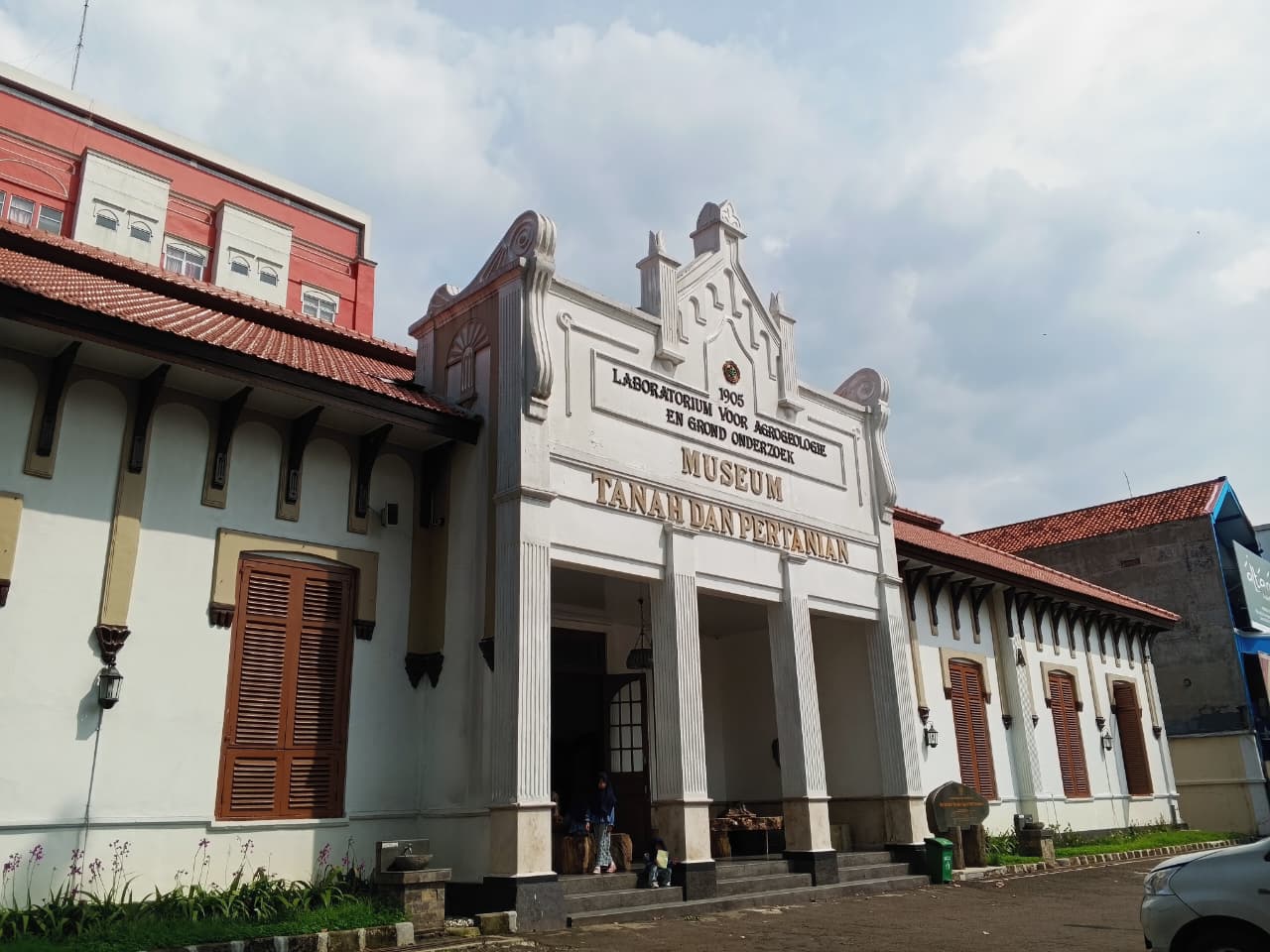 Nampak depan Museum Tanah dan Pertanian di Jalan Ir. H. Juanda, Kecamatan Bogor Tengah, Kota Bogor.