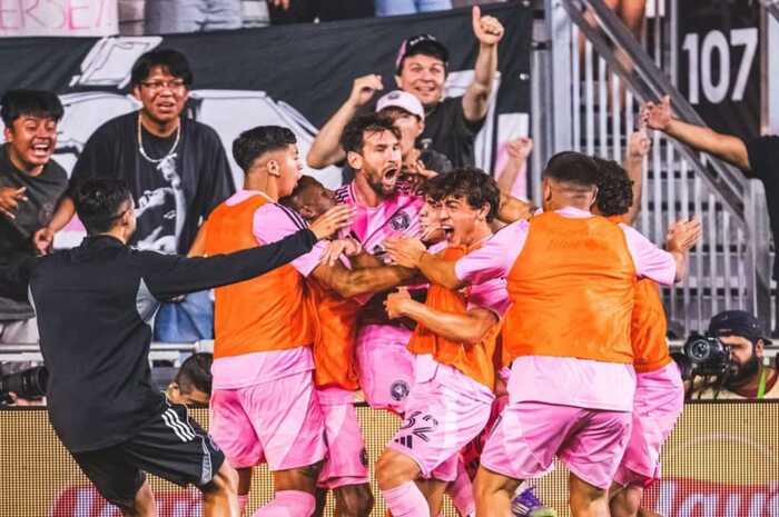 Lionel Messi kembali beraksi dengan dua gol penentu yang memastikan Inter Miami lolos ke babak puncak Leagues Cup.
