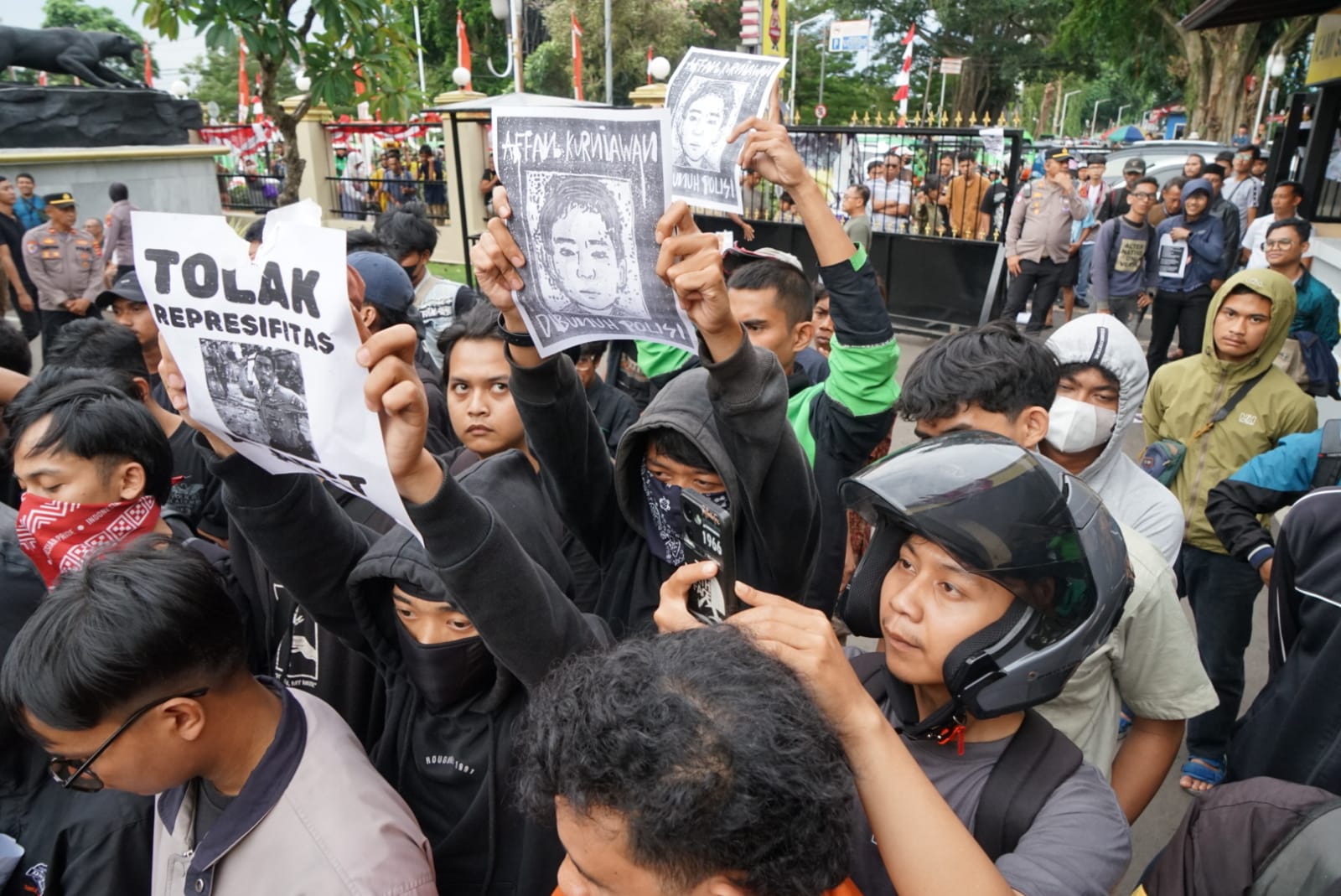 Mako Polresta Bogor kota digerudug puuhan mahasiswa dan driver ojol, Jumat 29 Agustus 2025.