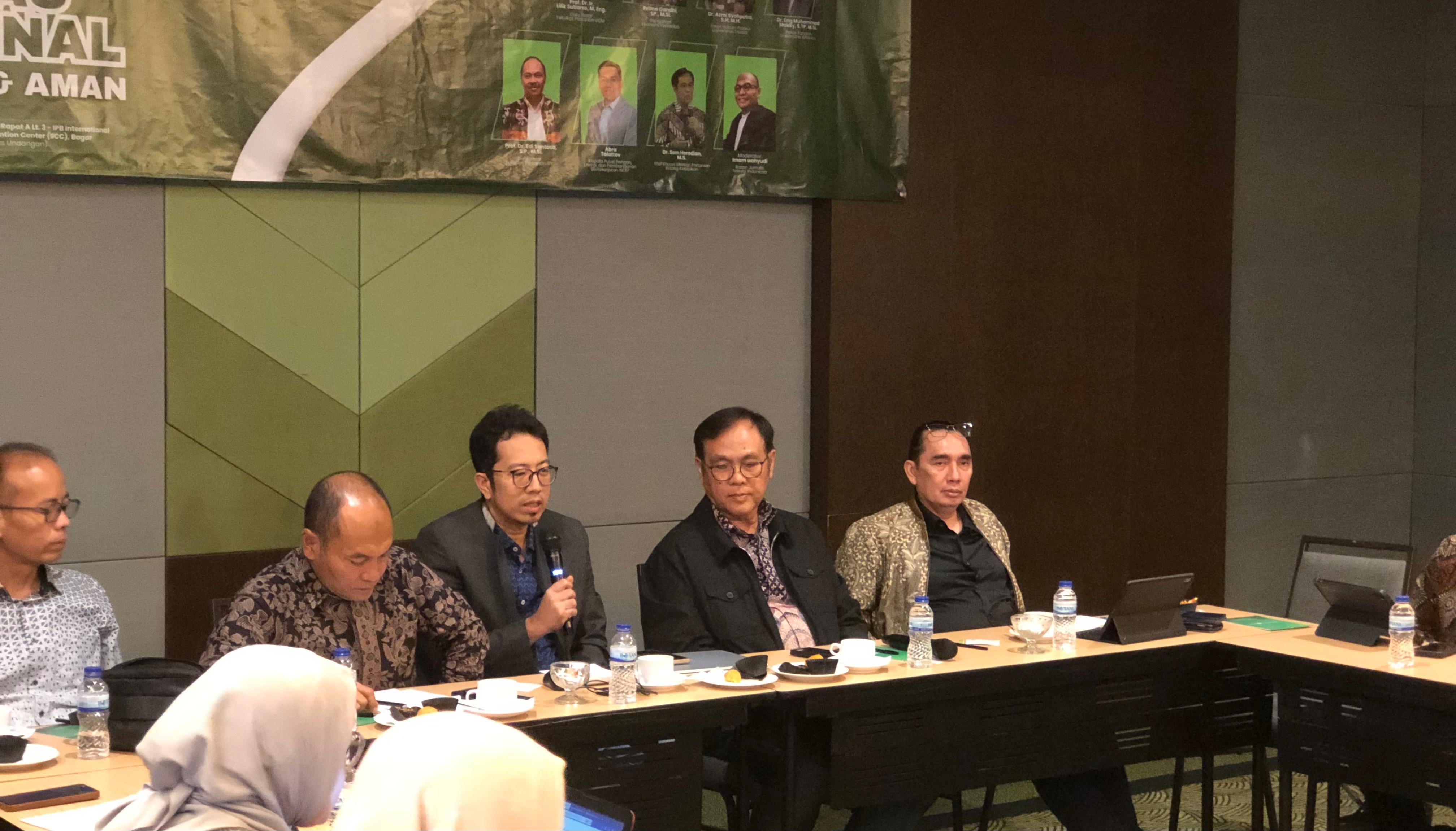 Sejumlah narasumber saat memaparkan soal anomali kenaikan harga beras.