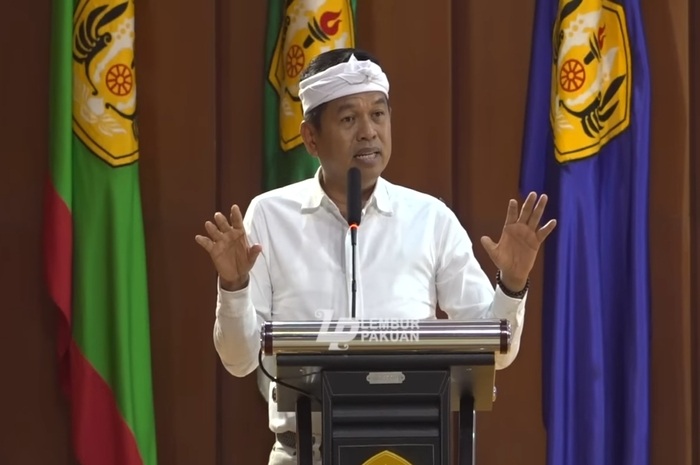 Gubernur Jawa Barat Dedi Mulyadi saat berbicara di forum dokter