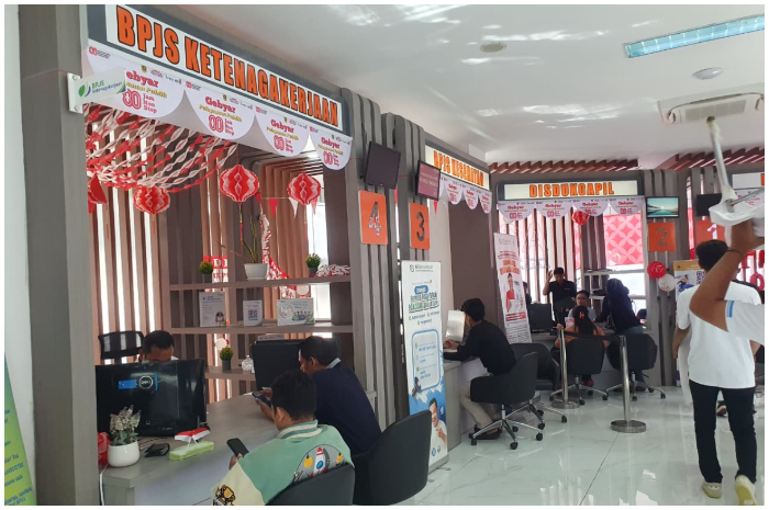 Suasana pelayanan di Mall Pelayanan Publik, Kabupaten Bogor.