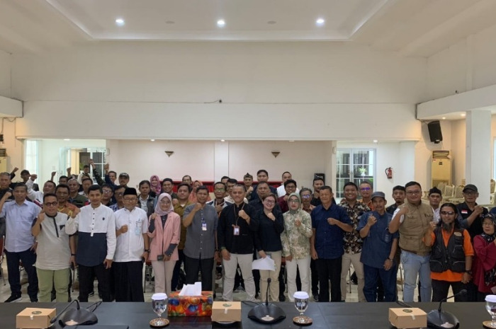 Foto bersama seusai menggelar bimtek Komunitas Informasi Masyarakat di Balai Kota Bogor