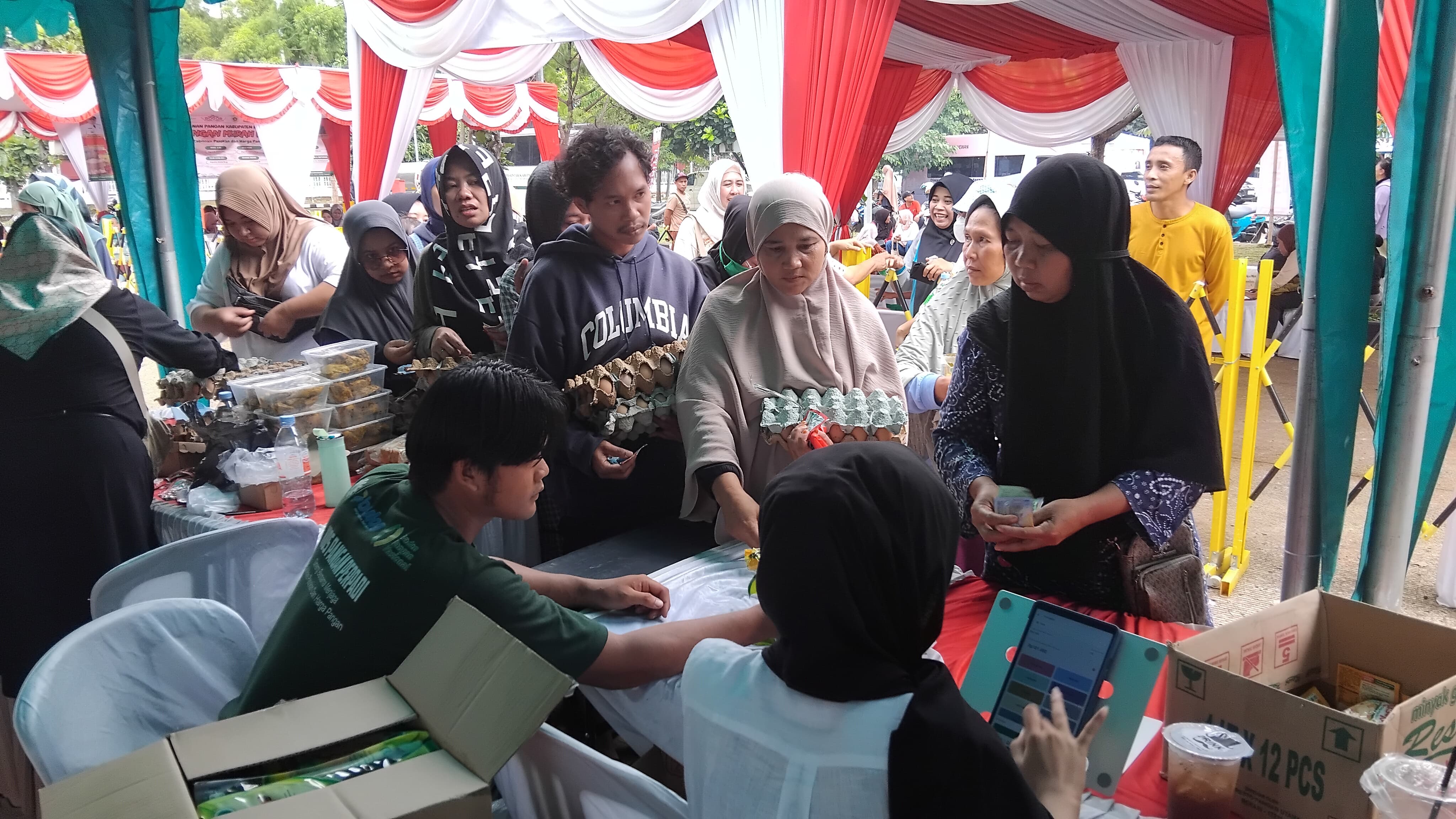 Gerakan Pangan Murah di Stadion Pakansari, Cibinong, Kabupaten Bogor, Sabtu, 30 Agustus 2025.