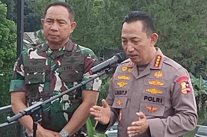 Kapolri Jenderal Listyo Sigit Prabowo dan Panglima TNI Jenderal Agus Subiyanto saat konferensi Pers di Bojong Koneng, Babakanmadang, Kabupaten Bogor, Sabtu, 30 Agustus 2025.
