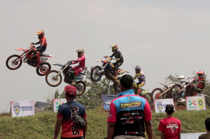 Peserta  Grasstrack Bupati Cup 2025 digelar di Sirkuit MX & GTX, Pakansari, Cibinong, Kabupaten Bogor Minggu 31 Agustus 2025.