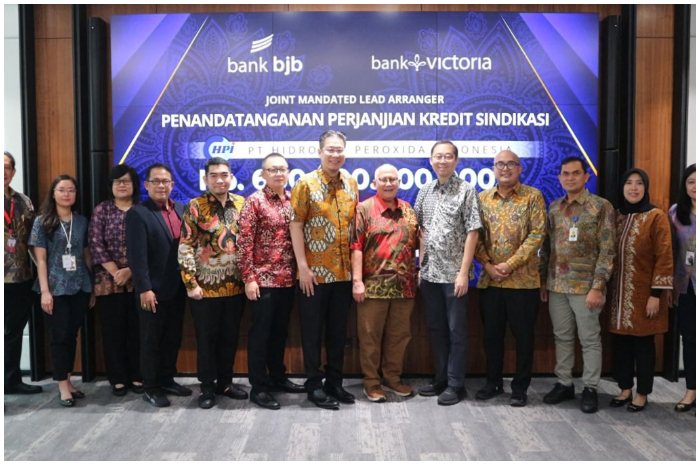 Jajaran Direksi Perbankan Peserta Sindikasi, Manajemen HPI, dan Pemegang Saham menghadiri penandatanganan perjanjian di T-Tower bank bjb pada Selasa, 26 Agustus 2025.
