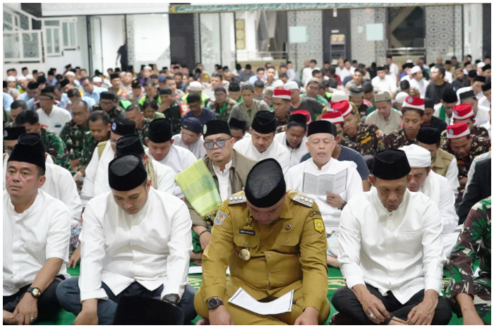 Pemkab Bogor saat menggelar Istighosah di Masjid Baitul Faidzin, Cibinong, Kabupaten Bogor.