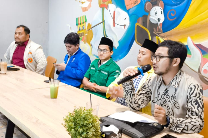 Wakil Ketua Bidang Riset, Teknologi dan Manajamen SDM Pemuda Muhammadiyah Kabupaten Bogor,&nbsp;Ramdan Nugraha saat memaparkan materi.