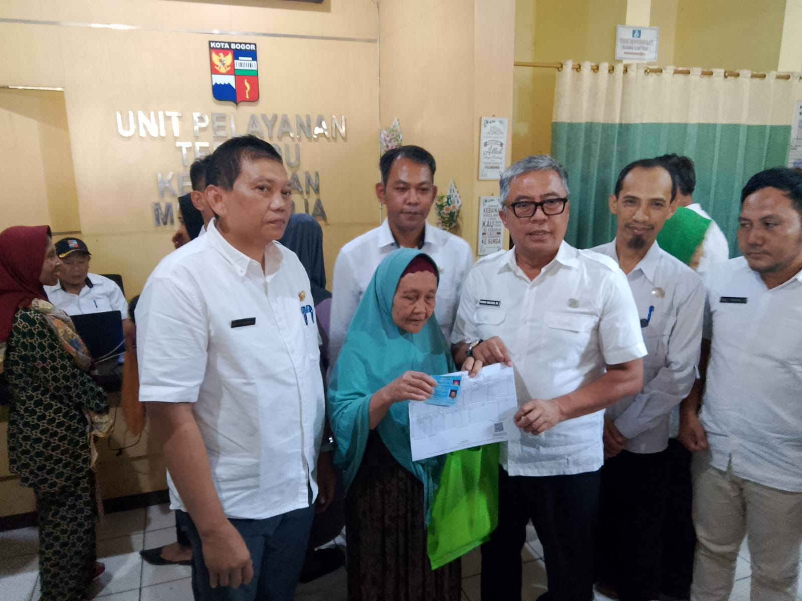 Peluncuran Layanan Online Kependudukan Kelurahan Berintegritas, Efektif, Responsif, Efisien, Sederhana (LOKER BERES) di Kantor Kelurahan Mulyaharja.