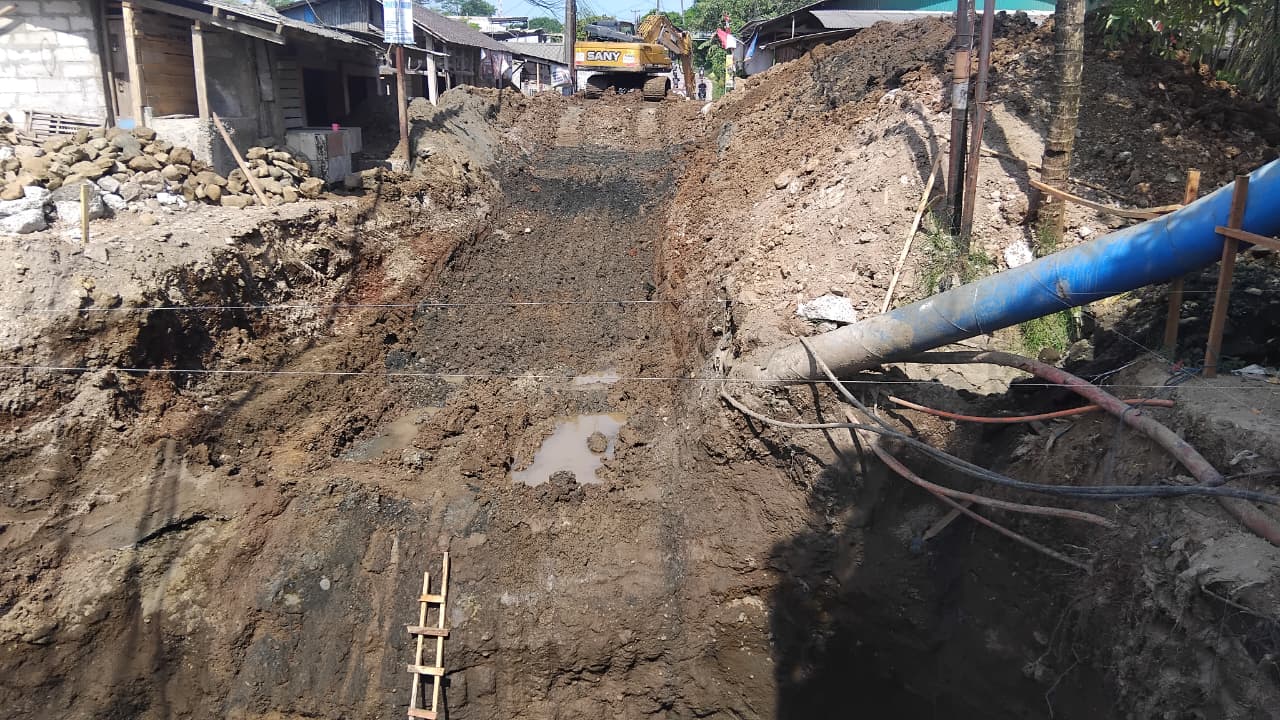 Proses pembokaran Jembatan Kali Cibarengkok, Klapanunggal, Kabupaten Bogor, Rabu 3 September 2025.