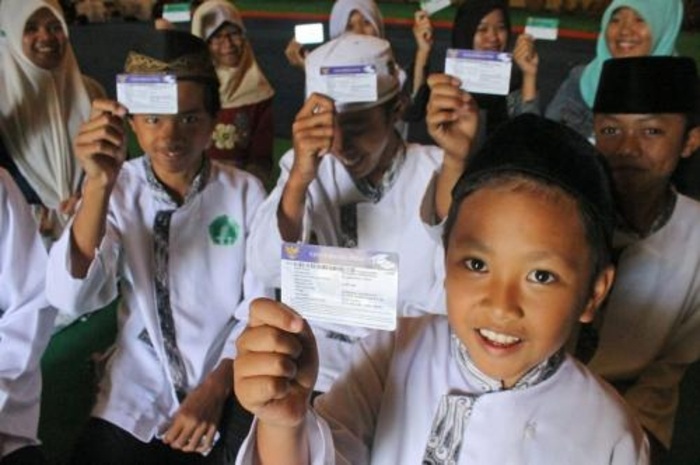 Para siswa penerima bansos PIP.