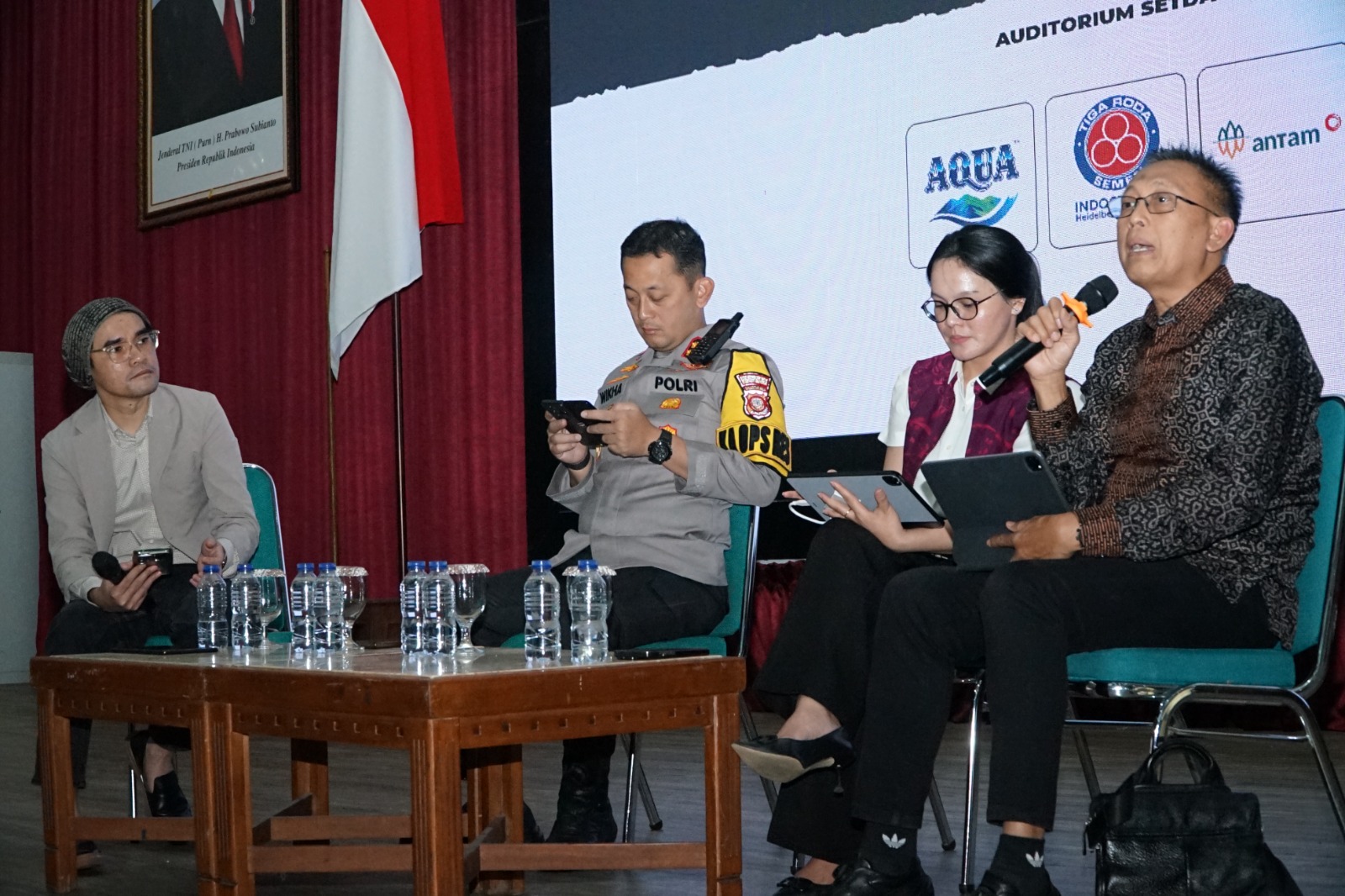 Wakil Ketua Dewan Pers, Totok Suharto, menjadi narasumber dalam Seminar Bersahabat dengan Media dan Wartawan yang digelar Radar Bogor, Kamis 4 September 2025.