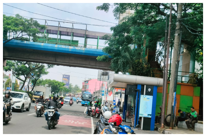 Salah satu halte bus yang dihibahkan Kemenhub kepada Pemkot Depok, yakni di depan Balaikota&nbsp;Depok.