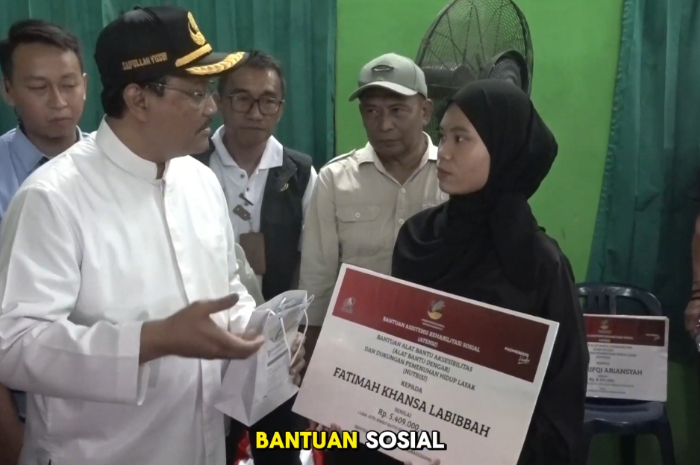 Ilustrasi penyaluran bansos dari Kemensos RI