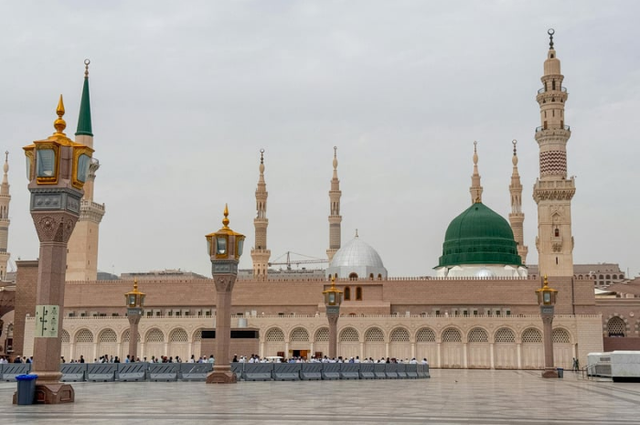Ilustrasi Memperingati Maulid Nabi Muhammad SAW di Masjid
