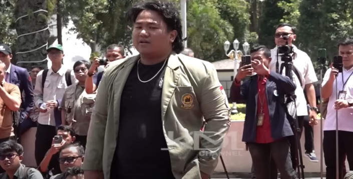Mahasiswa asal Universitas Djuanda Bogor saat protes ke Gubernur Jawa Barat Dedi Mulyadi