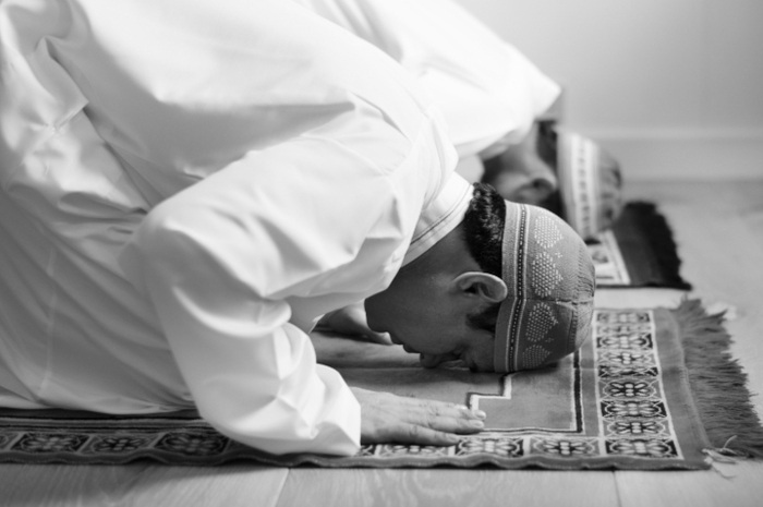 Ilustrasi salat khusuf atau salat gerhana bulan 7 September 2025