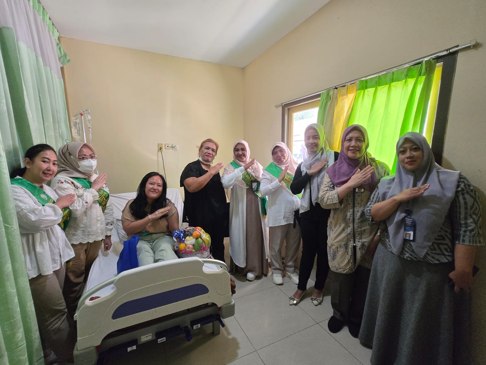 BPJS Ketenagakerjaan Cabang Bogor Cileungsi saat melakukan kunjungan kepada peserta saat hari pelanggan nasional.