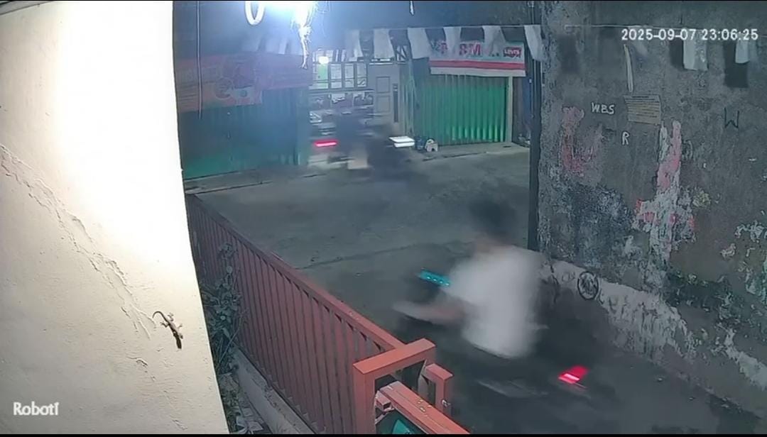 Pelaku Curanmor sempat terekam CCTV namun tidak Jelas di Cilebut, Kecamatan Sukaraja, Kabupaten Bogor.