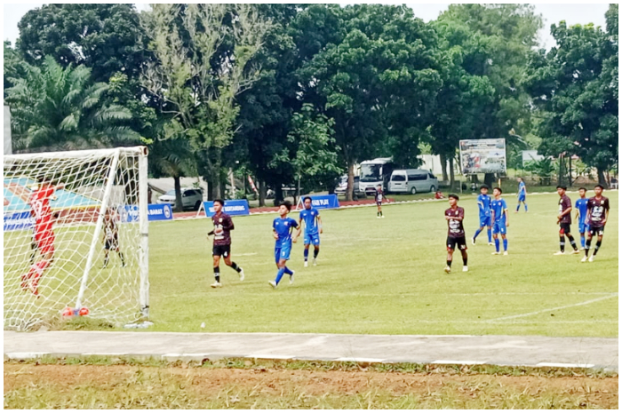 Kota Bogor (biru) saat menghadapi Kabupaten Bogor di Grup D Babak Kualifikasi Porprov Jawa Barat 2026 dari Lapangan Yon Armed 10 Brajamusti, Sukaraja, Senin 8 September 2025.