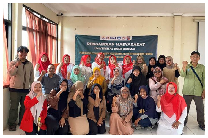 PKM UNB memberikan pelatihan kepada anggota KWT Griya Amanah dan Beringin tentang literasi keuangan dan penyusunan business plan.