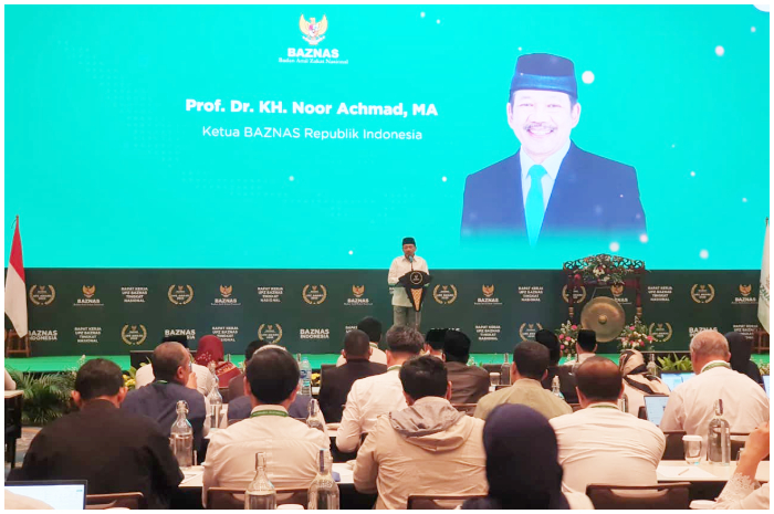 Ketua Baznas Republik Indonesia, Prof. Dr. KH. Noor Achamd saat menyampaikan keterangan pada acara rapat kerja UPZ tingkat nasional di Aston Sentul Hotel, Bogor.